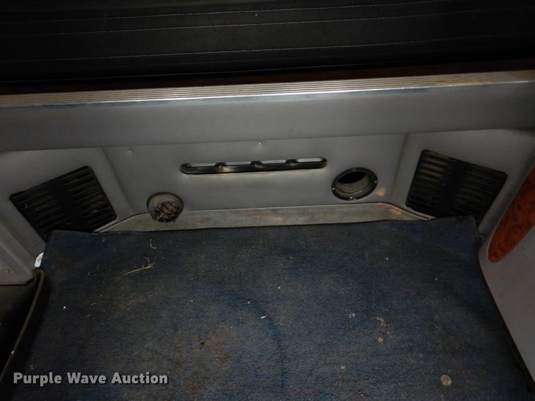 image for item DJ0763 2010 Peterbilt 387  semi truck