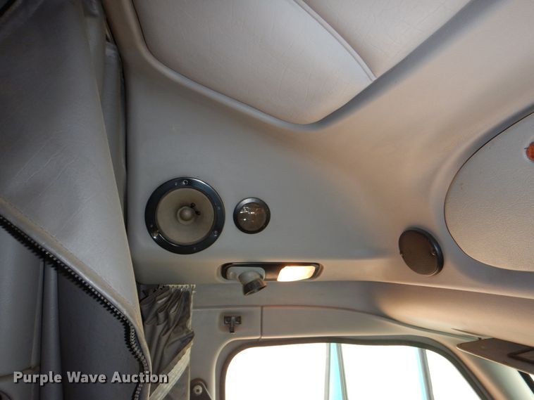 image for item DJ0763 2010 Peterbilt 387  semi truck