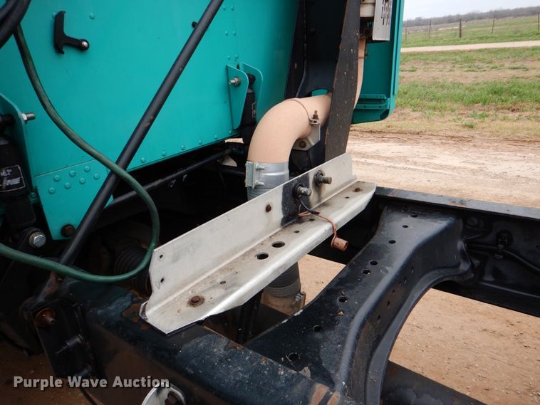 image for item DJ0763 2010 Peterbilt 387  semi truck