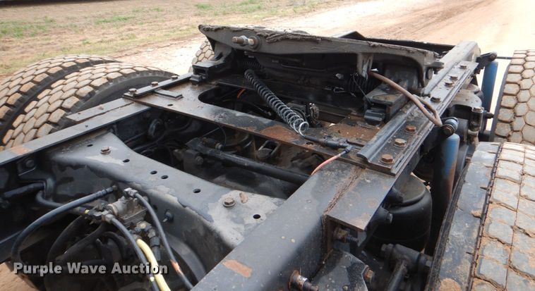 image for item DJ0763 2010 Peterbilt 387  semi truck