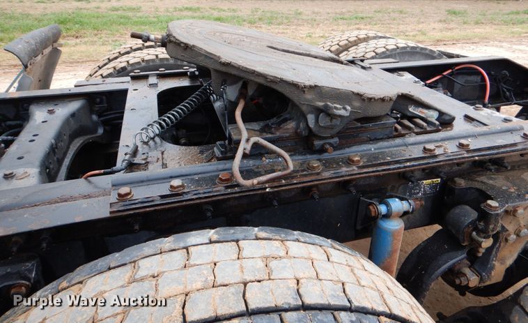 image for item DJ0763 2010 Peterbilt 387  semi truck