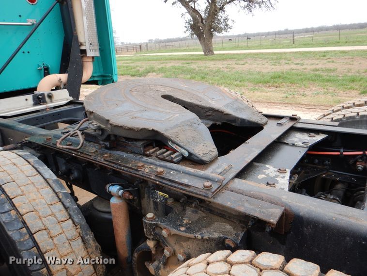 image for item DJ0763 2010 Peterbilt 387  semi truck