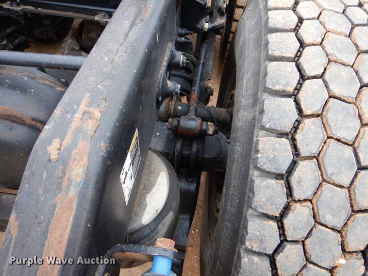 image for item DJ0763 2010 Peterbilt 387  semi truck