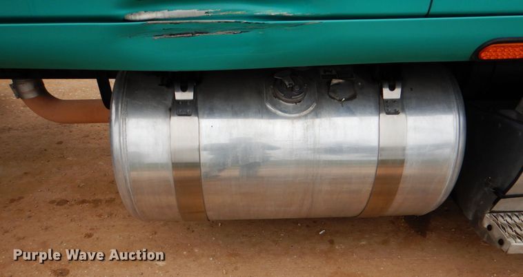 image for item DJ0763 2010 Peterbilt 387  semi truck