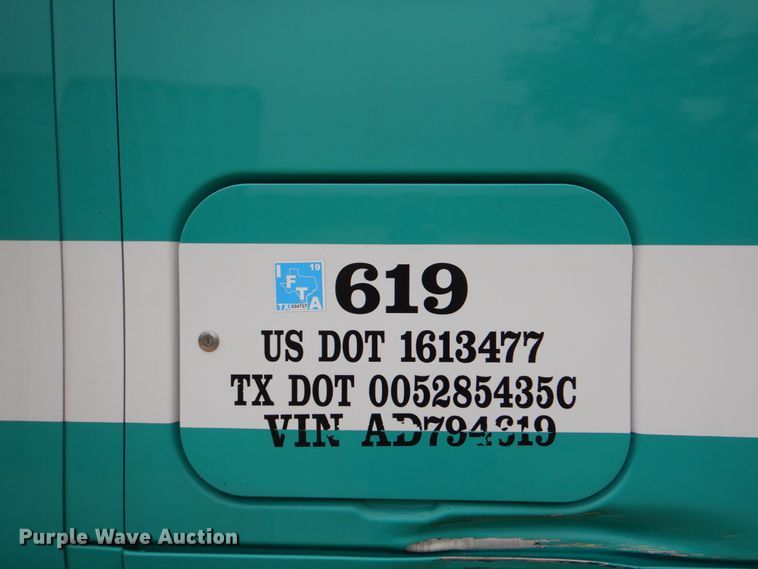 image for item DJ0763 2010 Peterbilt 387  semi truck