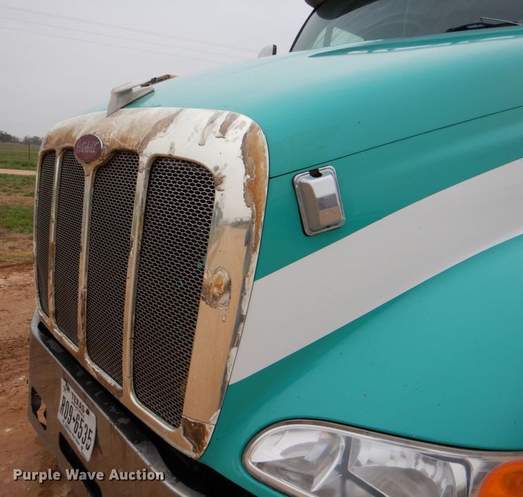 image for item DJ0763 2010 Peterbilt 387  semi truck