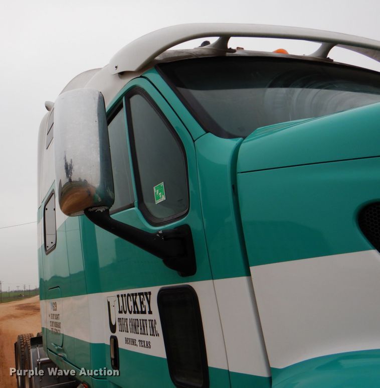 image for item DJ0763 2010 Peterbilt 387  semi truck