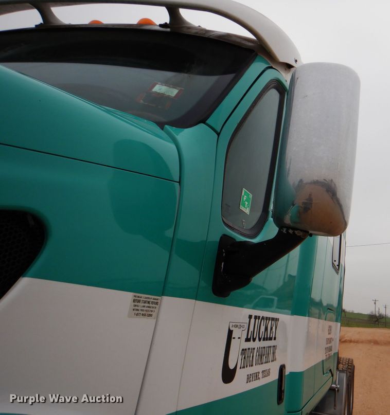 image for item DJ0763 2010 Peterbilt 387  semi truck