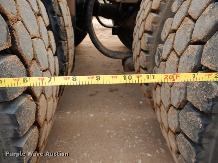 image for item DJ0763 2010 Peterbilt 387  semi truck