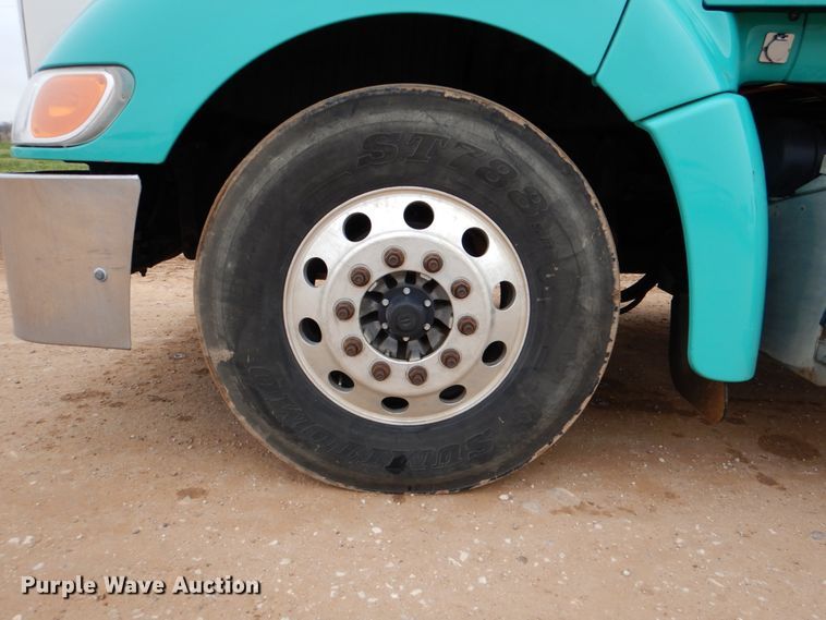 image for item DJ0763 2010 Peterbilt 387  semi truck