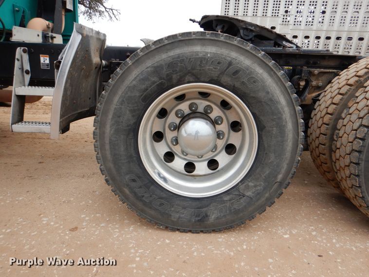 image for item DJ0763 2010 Peterbilt 387  semi truck