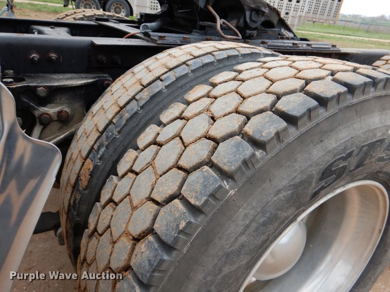 image for item DJ0763 2010 Peterbilt 387  semi truck