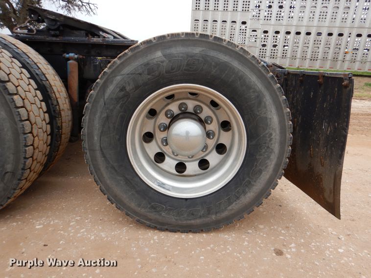 image for item DJ0763 2010 Peterbilt 387  semi truck