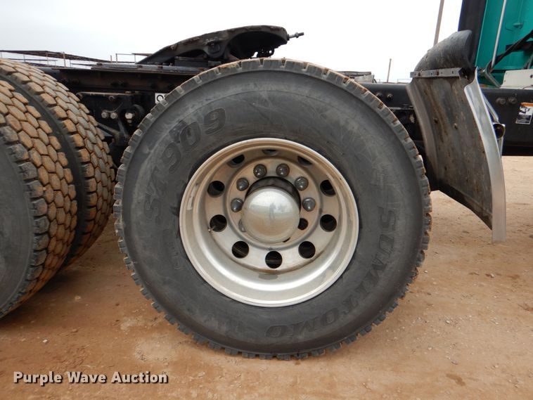 image for item DJ0763 2010 Peterbilt 387  semi truck