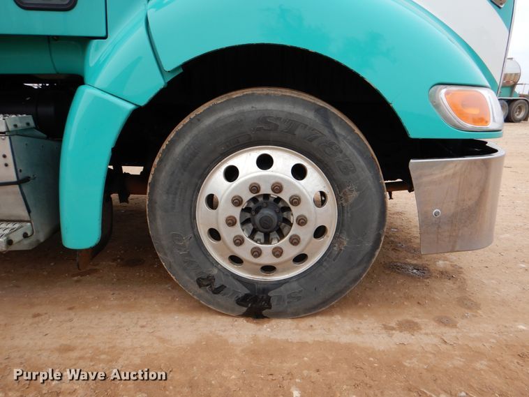 image for item DJ0763 2010 Peterbilt 387  semi truck