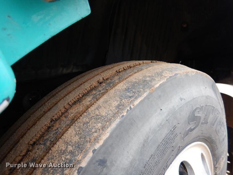 image for item DJ0763 2010 Peterbilt 387  semi truck