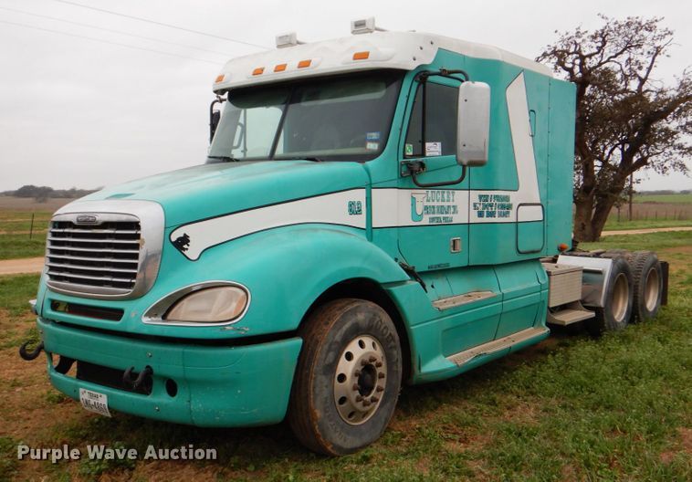 image for item DJ0765 2008 Freightliner Columbia  semi truck