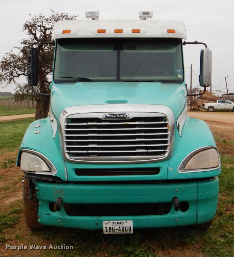 image for item DJ0765 2008 Freightliner Columbia  semi truck