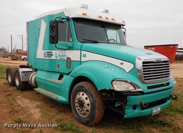 image for item DJ0765 2008 Freightliner Columbia  semi truck