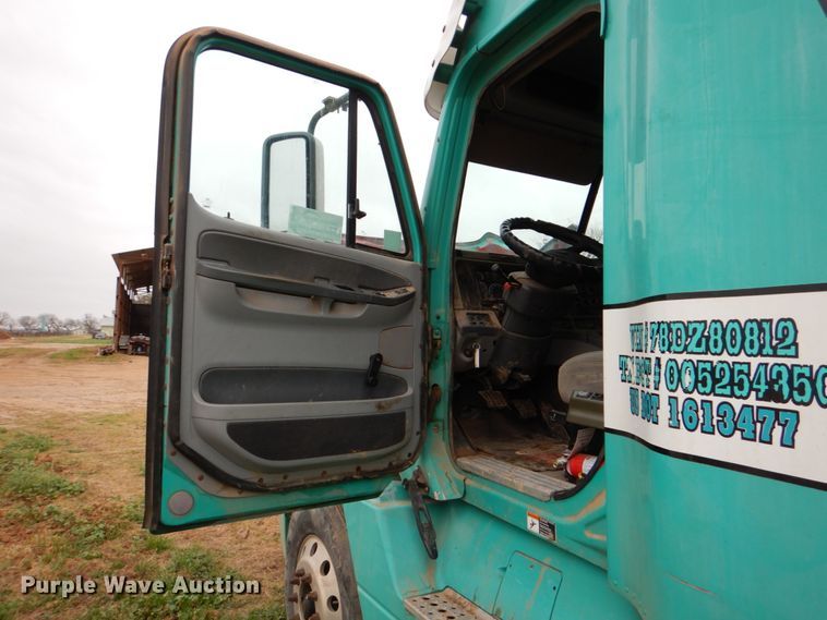 image for item DJ0765 2008 Freightliner Columbia  semi truck