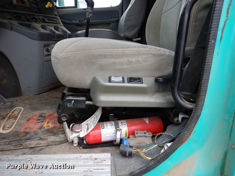 image for item DJ0765 2008 Freightliner Columbia  semi truck