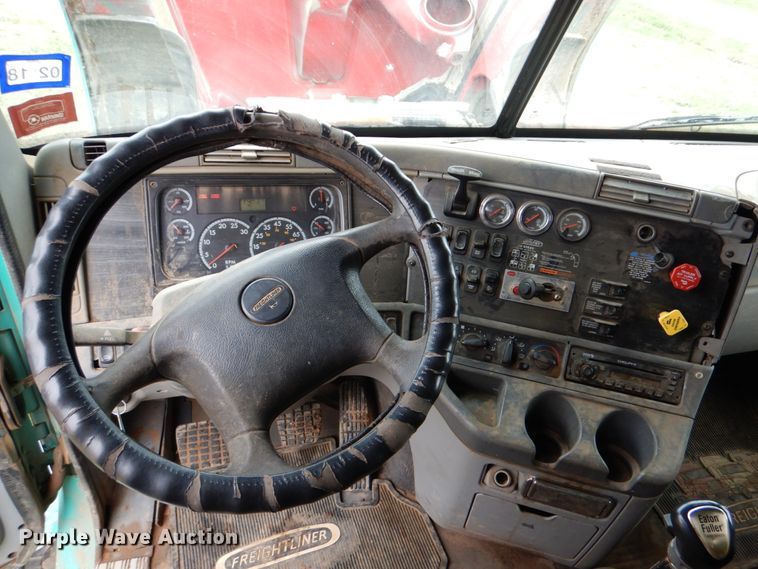image for item DJ0765 2008 Freightliner Columbia  semi truck