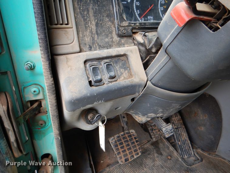 image for item DJ0765 2008 Freightliner Columbia  semi truck