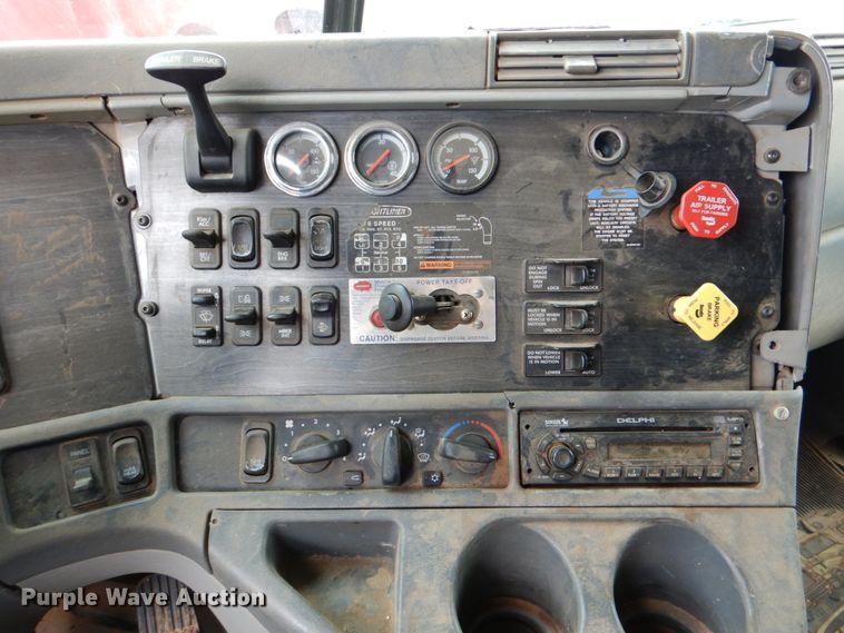 image for item DJ0765 2008 Freightliner Columbia  semi truck