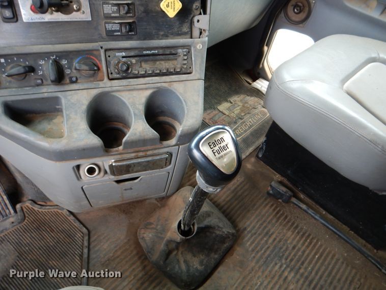 image for item DJ0765 2008 Freightliner Columbia  semi truck