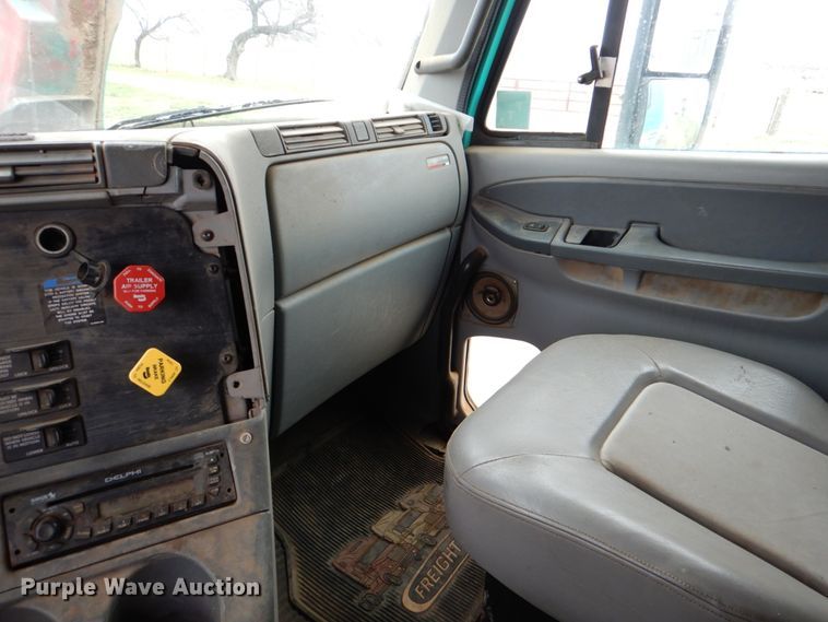 image for item DJ0765 2008 Freightliner Columbia  semi truck