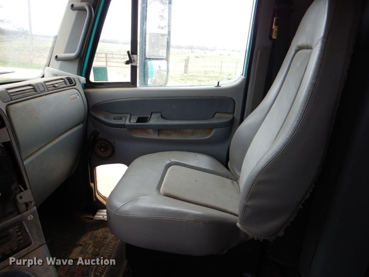 image for item DJ0765 2008 Freightliner Columbia  semi truck