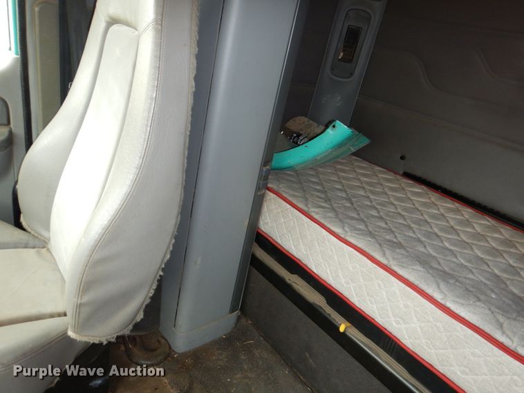 image for item DJ0765 2008 Freightliner Columbia  semi truck