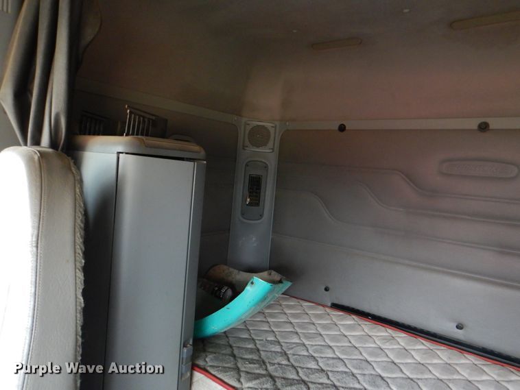 image for item DJ0765 2008 Freightliner Columbia  semi truck