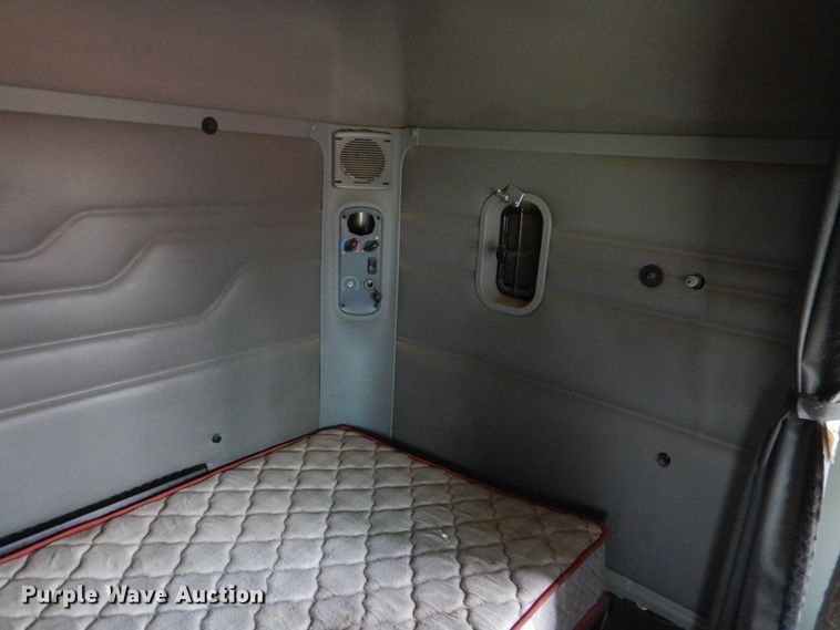 image for item DJ0765 2008 Freightliner Columbia  semi truck