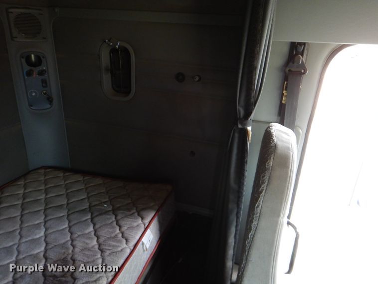 image for item DJ0765 2008 Freightliner Columbia  semi truck