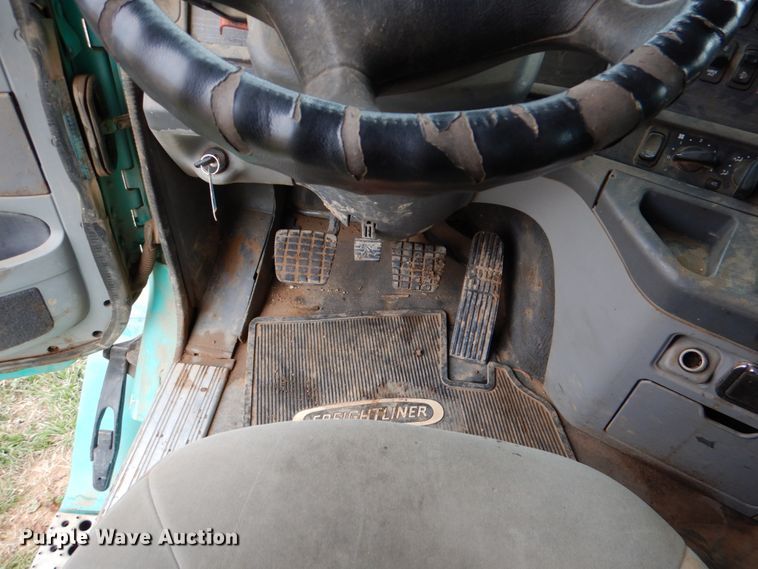 image for item DJ0765 2008 Freightliner Columbia  semi truck