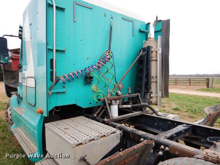 image for item DJ0765 2008 Freightliner Columbia  semi truck