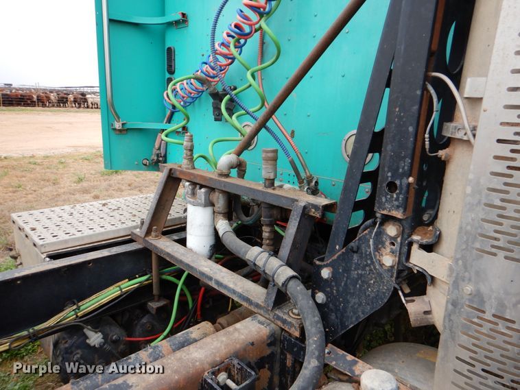 image for item DJ0765 2008 Freightliner Columbia  semi truck