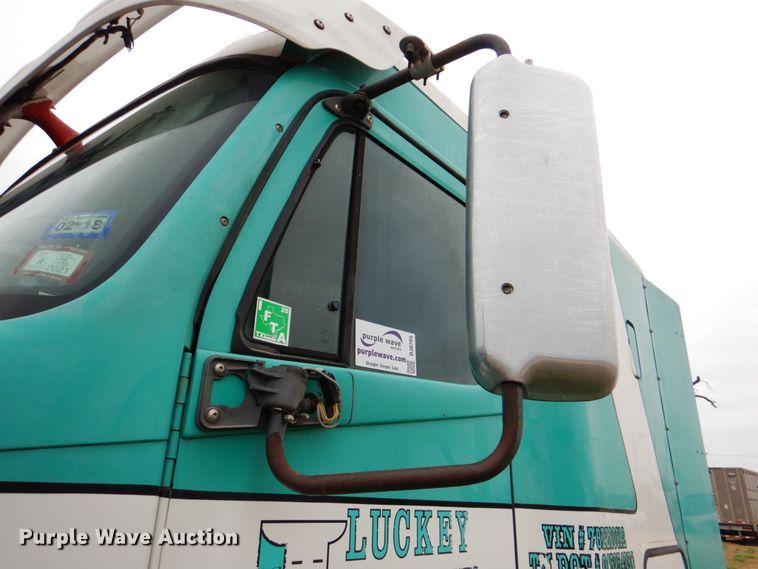 image for item DJ0765 2008 Freightliner Columbia  semi truck