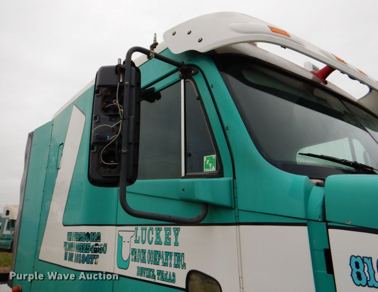 image for item DJ0765 2008 Freightliner Columbia  semi truck