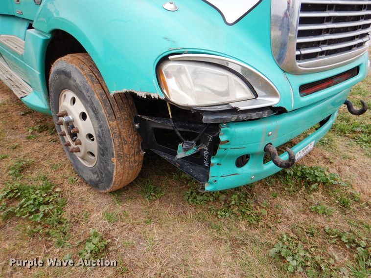 image for item DJ0765 2008 Freightliner Columbia  semi truck