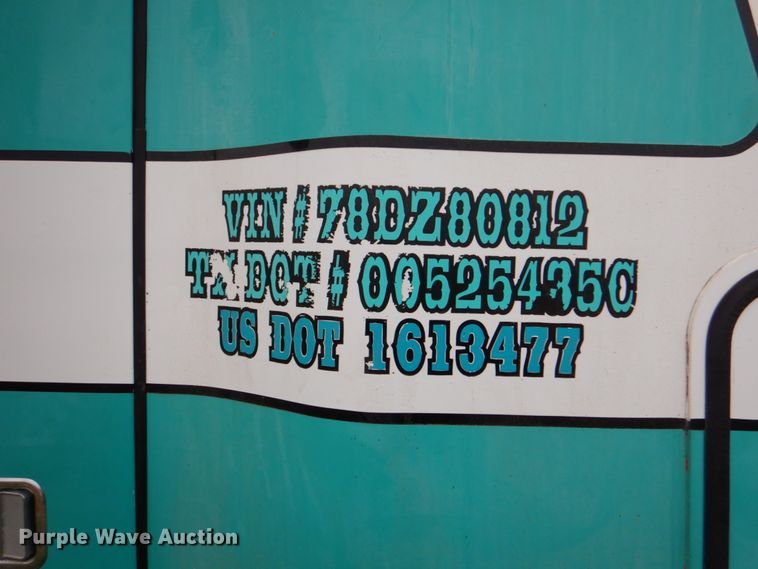 image for item DJ0765 2008 Freightliner Columbia  semi truck