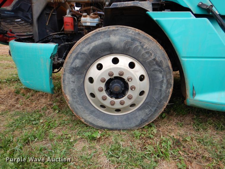 image for item DJ0765 2008 Freightliner Columbia  semi truck