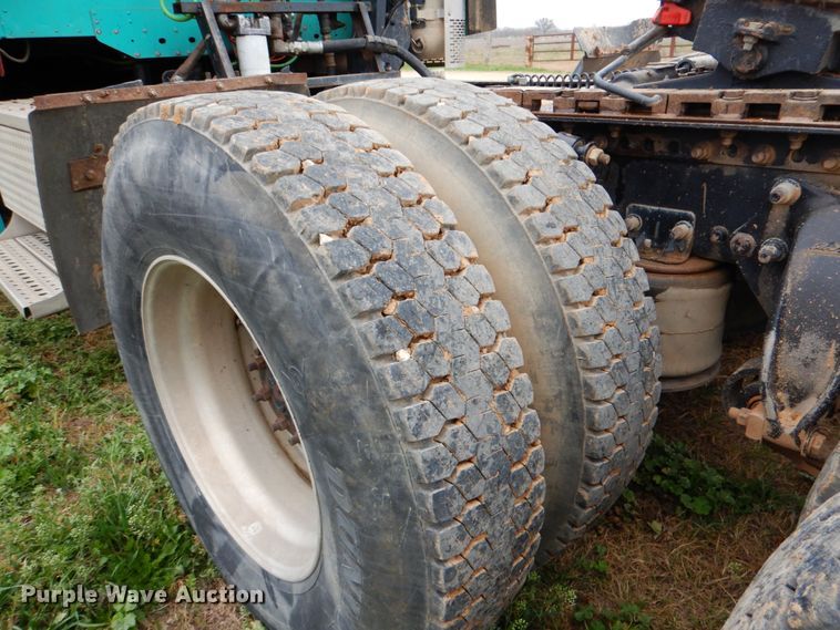 image for item DJ0765 2008 Freightliner Columbia  semi truck