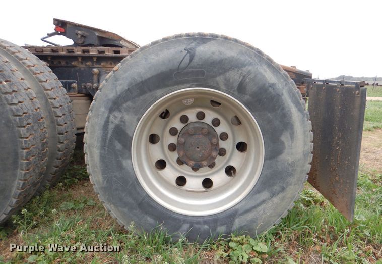 image for item DJ0765 2008 Freightliner Columbia  semi truck