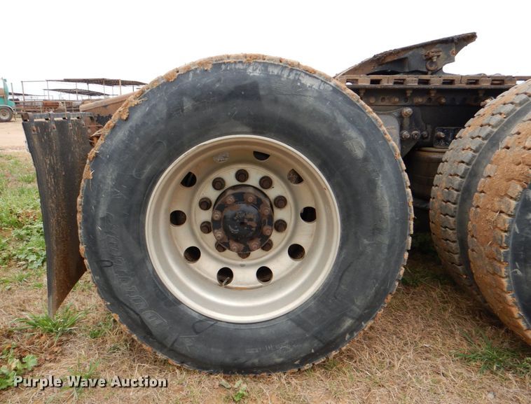 image for item DJ0765 2008 Freightliner Columbia  semi truck