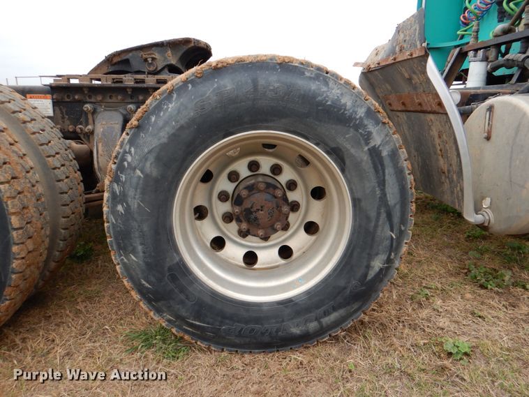 image for item DJ0765 2008 Freightliner Columbia  semi truck