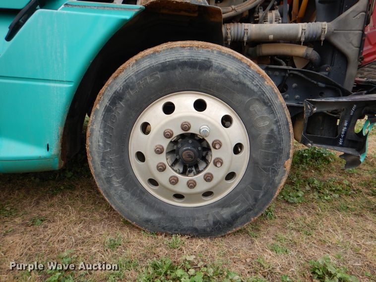 image for item DJ0765 2008 Freightliner Columbia  semi truck