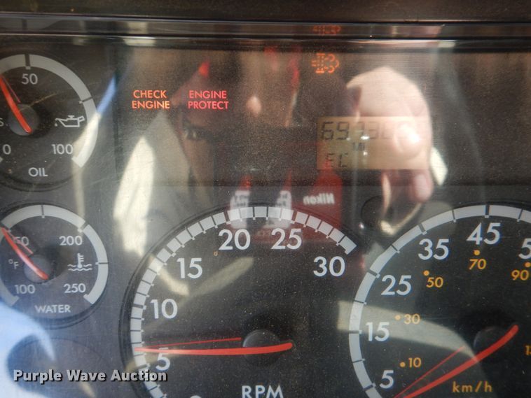 image for item DJ0765 2008 Freightliner Columbia  semi truck