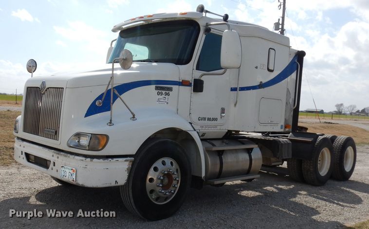 image for item DJ2896 2000 International 9200i  semi truck